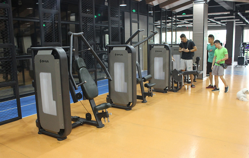 健身房器材